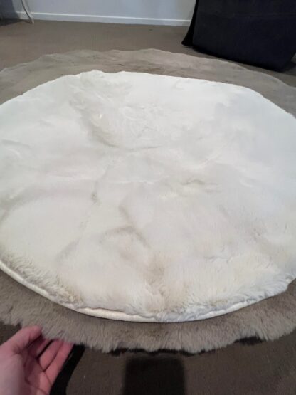 Ivory Faux Fur Round Rugs 100cm - Image 2